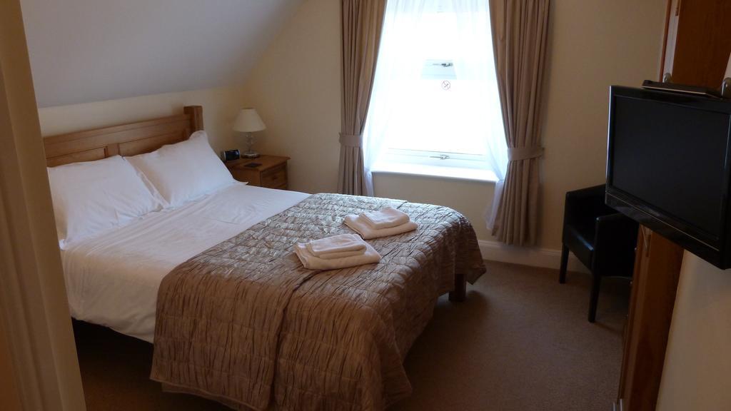 The Whalebone Arch Hotel Whitby Room photo